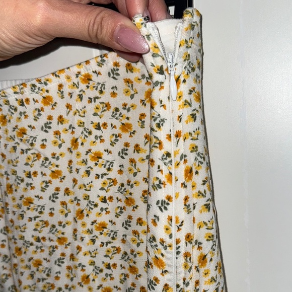 NWT Hollister- Ultra High Waist Yellow Ditsy Floral Mini Skirt Size Large - Picture 7 of 9